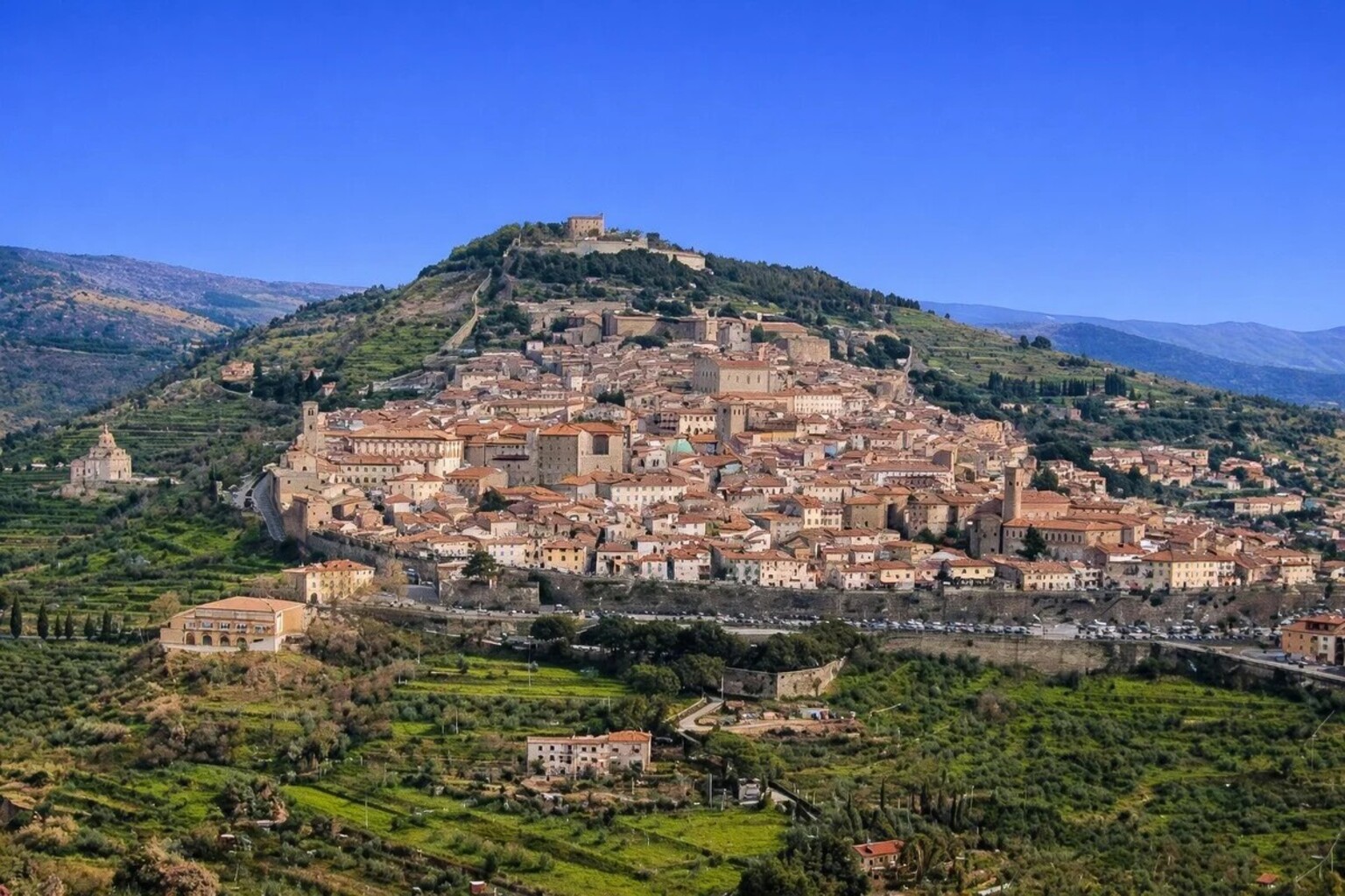 Private transfer stop Cortona hilltop town Tuscany