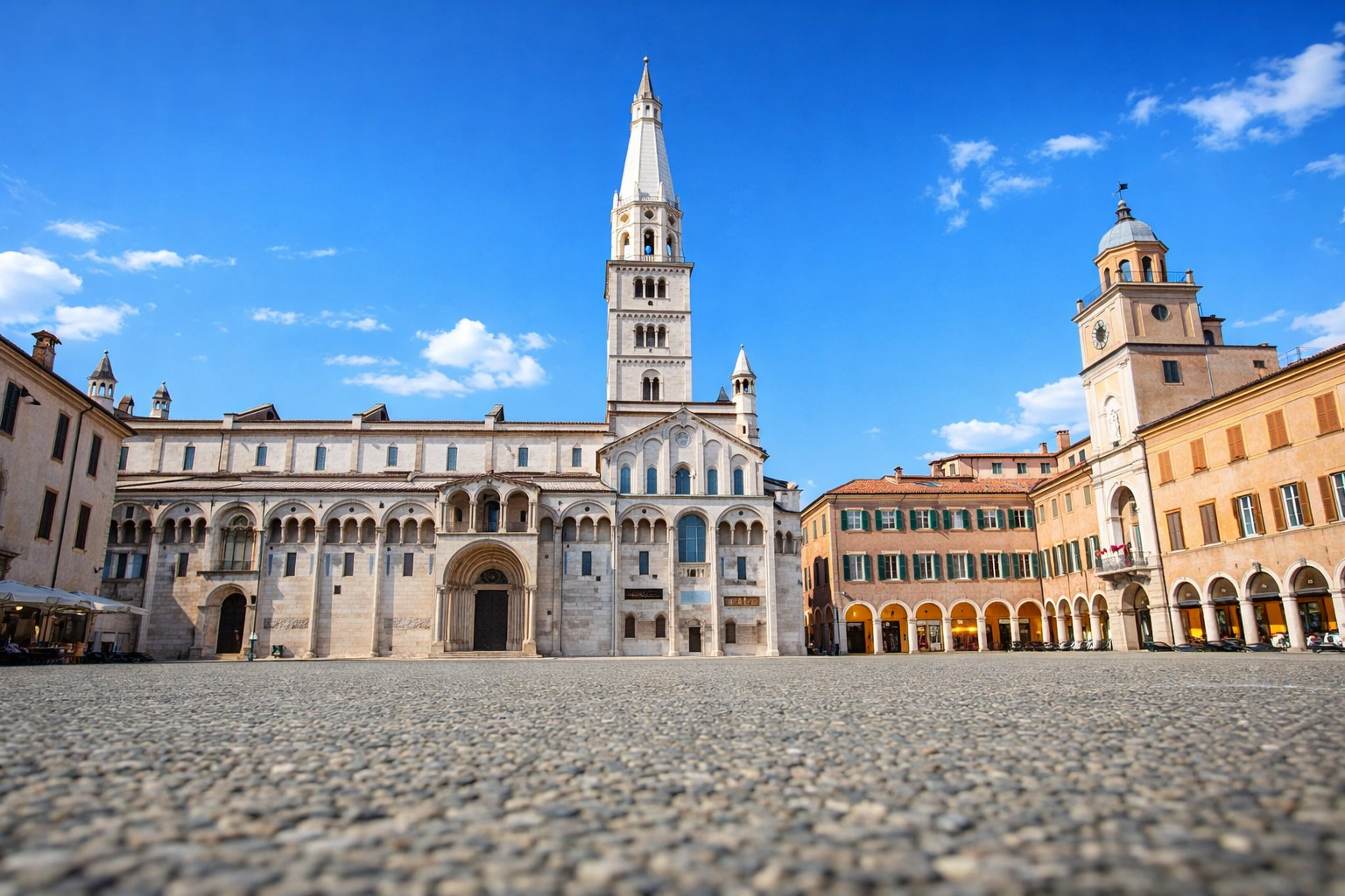 Modena Cathedral and Ghirlandina tower in Piazza Grande — UNESCO World Heritage Site, Emilia-Romagna Italy